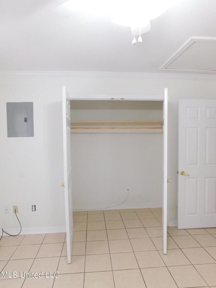 525 Saint John St - Photo 7 of 14