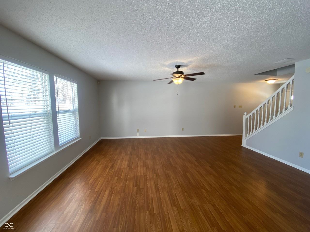 6909 Earlswood Dr - Photo 4 of 24