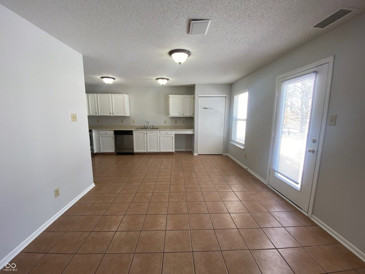 6909 Earlswood Dr - Photo 7 of 24