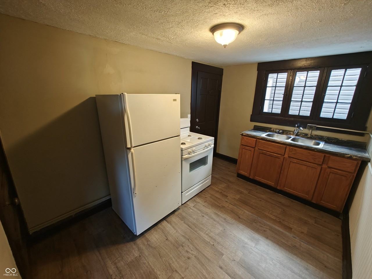 202 E Taylor St #3 - Photo 3 of 15