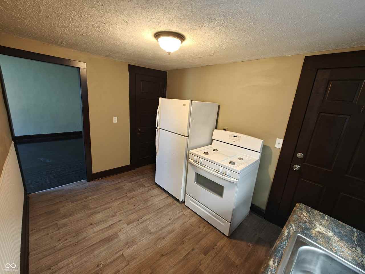 202 E Taylor St #3 - Photo 4 of 15