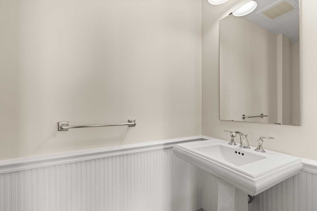 77 Hanover St - Photo 5 of 11