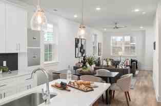 700 N Dupont Ave - Photo 1 of 1