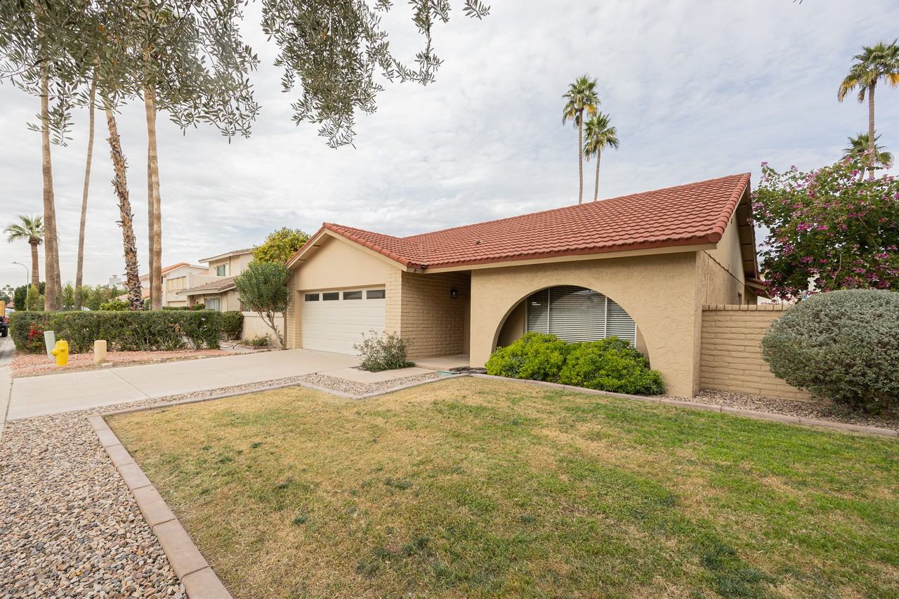 1610 E Windjammer Way - Photo 3 of 30