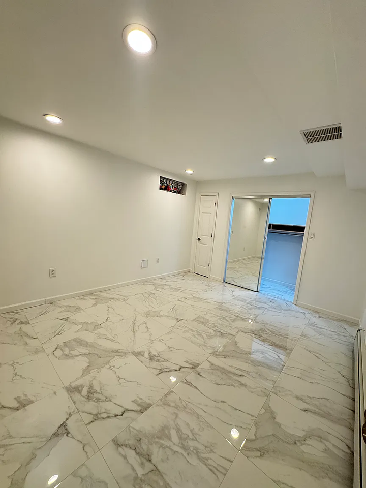 18 Lynbrook Ct #18 - Photo 7 of 17