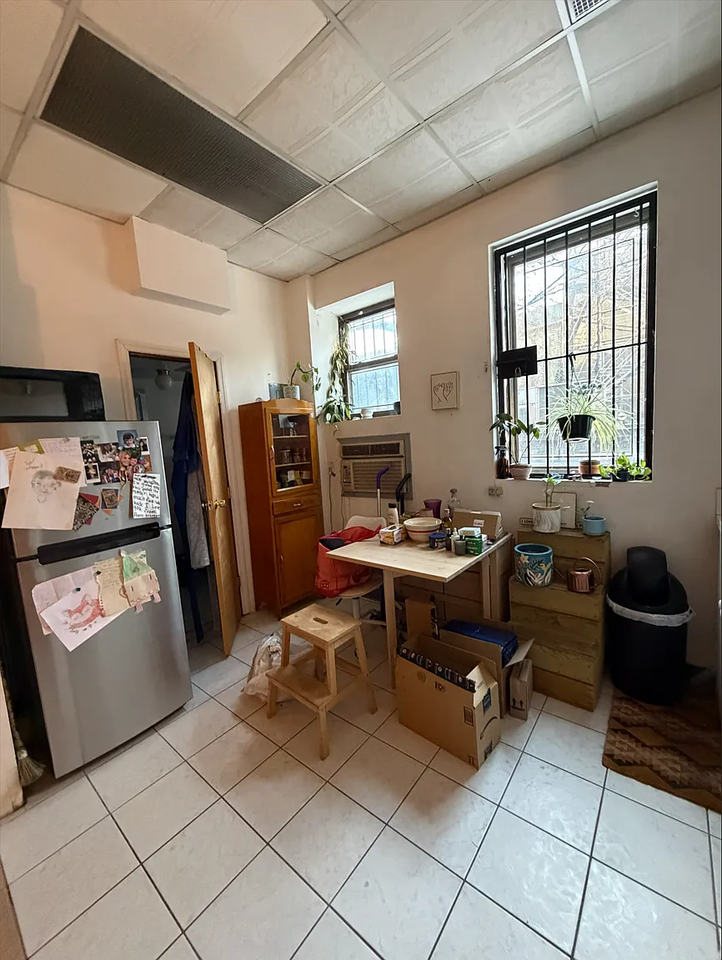 270 9th St #5 - Photo 2 of 7