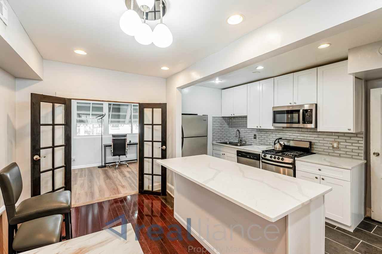 2302 E St Ne - Photo 6 of 15