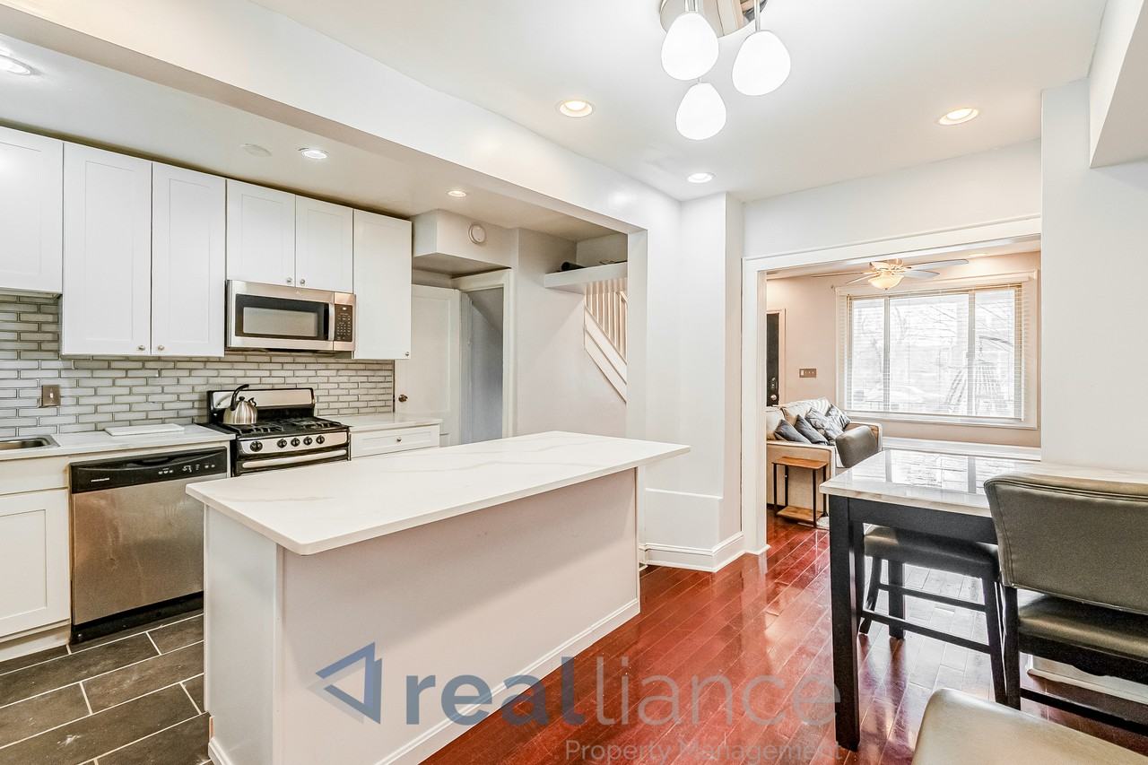 2302 E St Ne - Photo 7 of 15