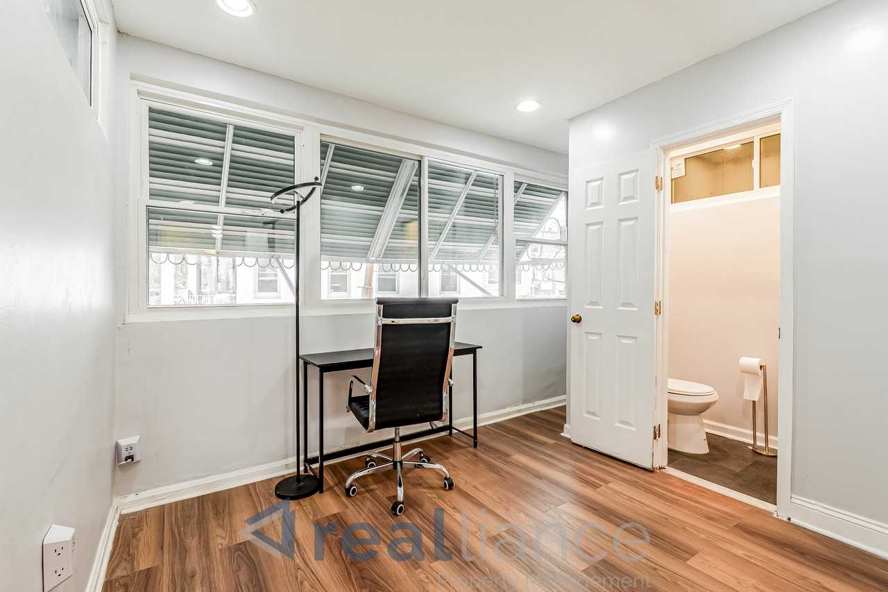2302 E St Ne - Photo 7 of 15