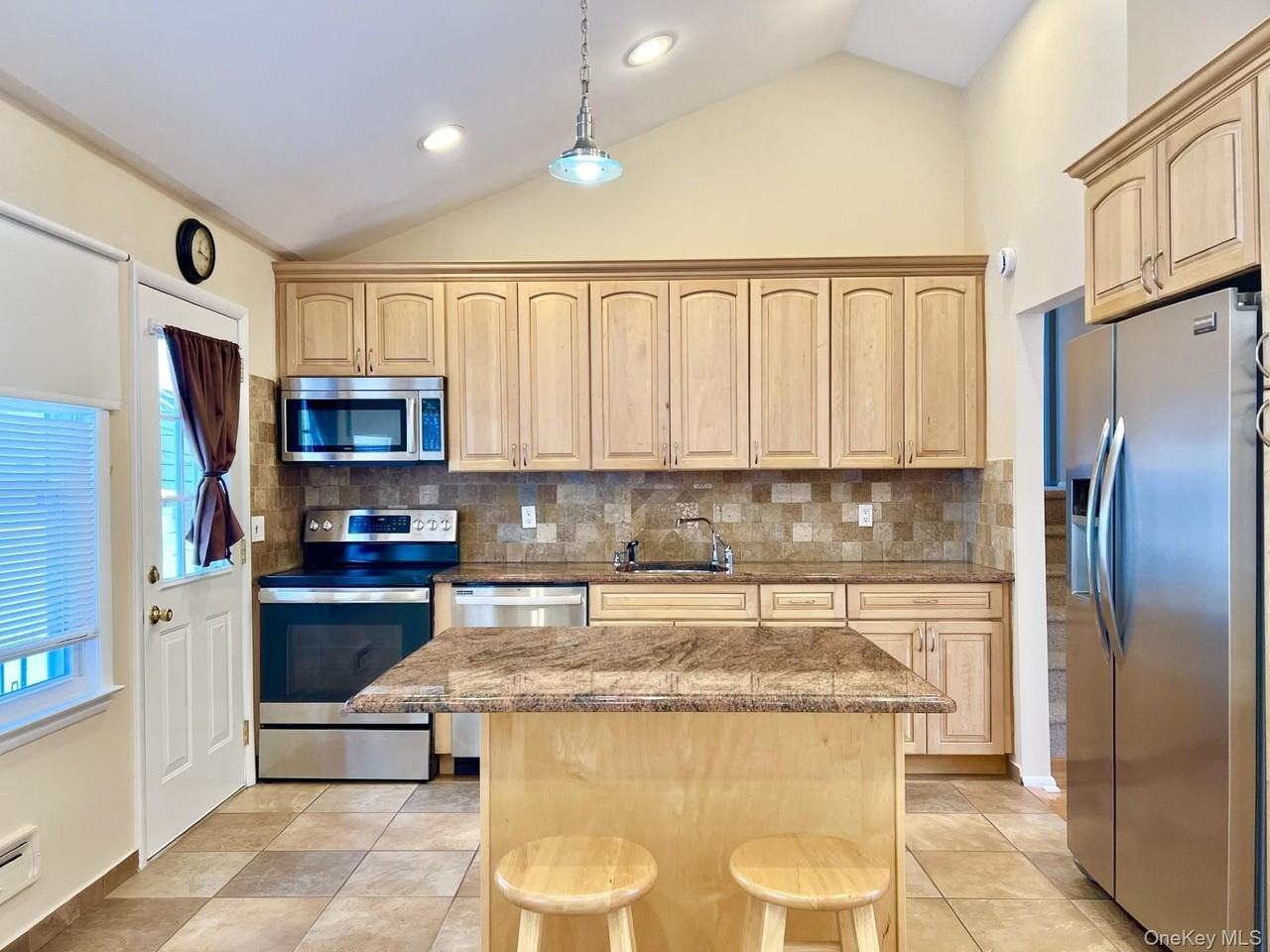 34 Julliard Dr - Photo 3 of 10