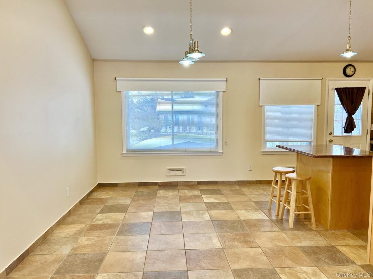 34 Julliard Dr - Photo 4 of 10