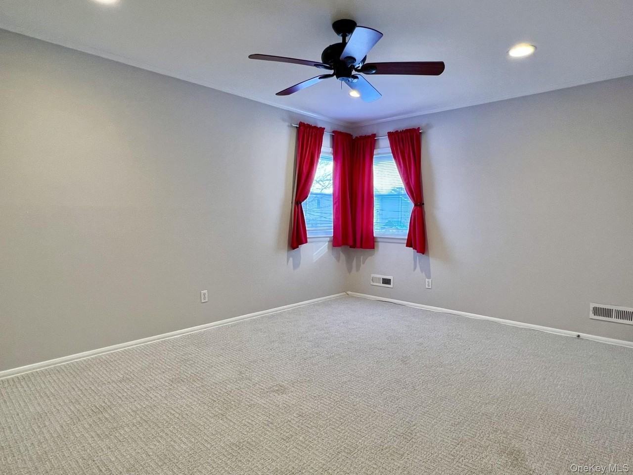 34 Julliard Dr - Photo 7 of 10