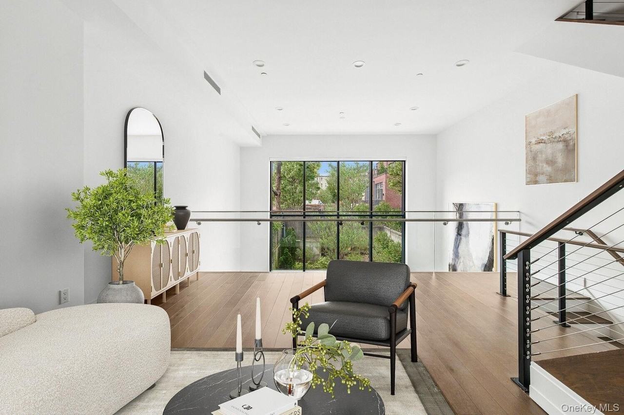 71 Greene Ave - Photo 5 of 25