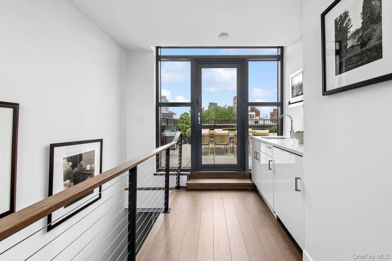 71 Greene Ave - Photo 7 of 25