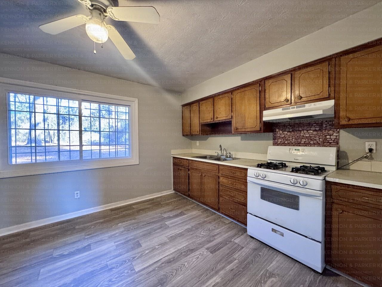 374 Mount Pleasant Dr - Photo 4 of 12