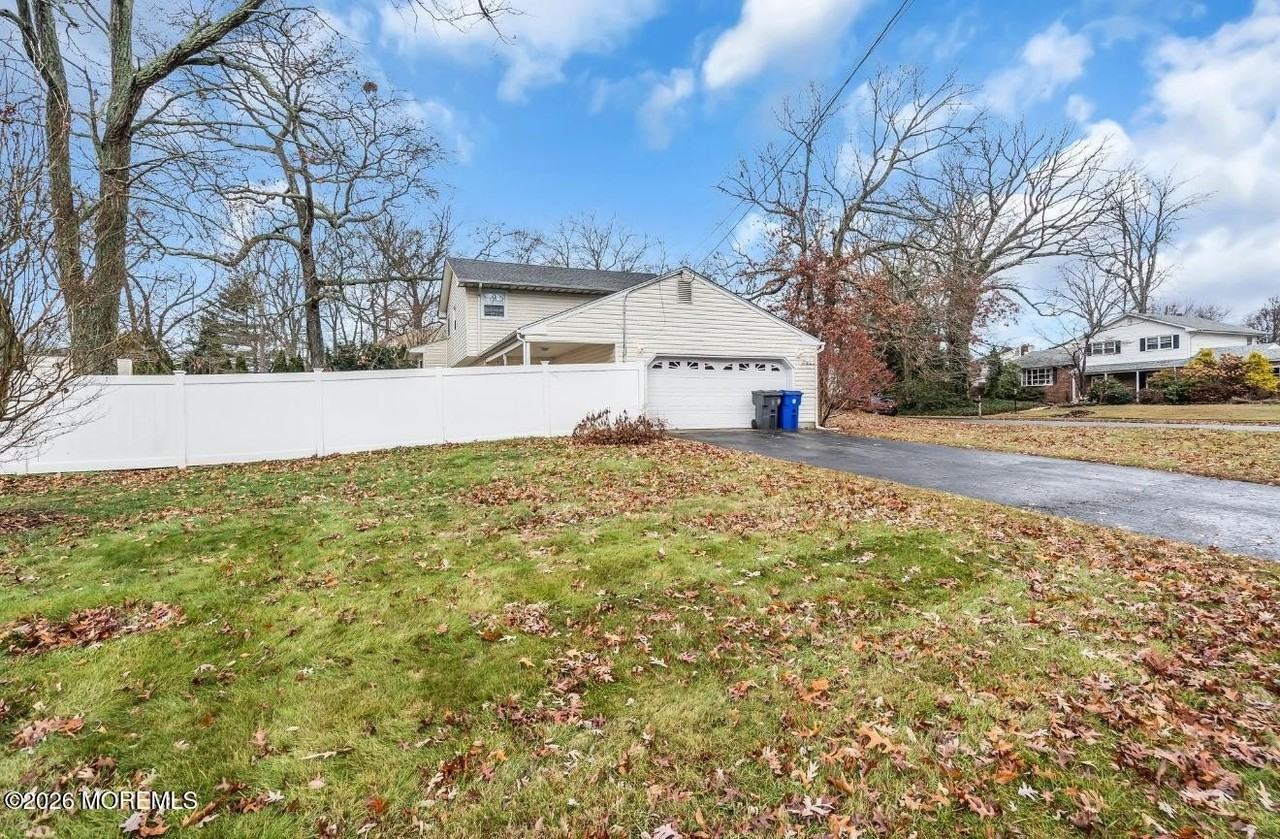 869 Knight St - Photo 4 of 23