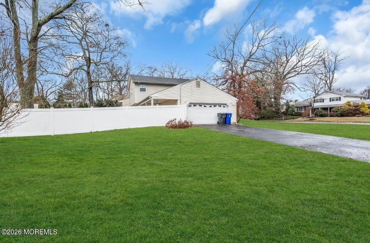 869 Knight St - Photo 5 of 23