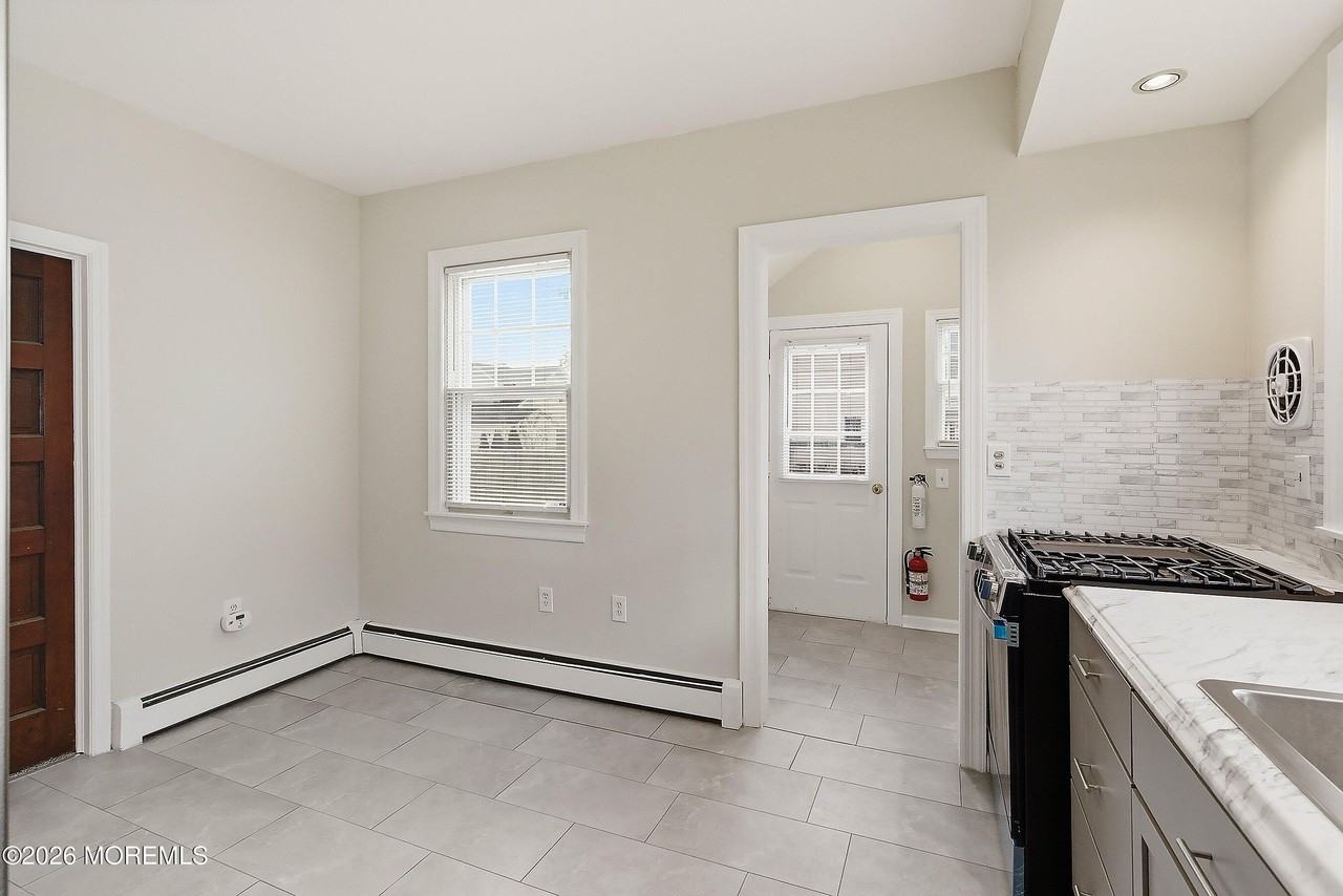 708 Atlantic Ave - Photo 7 of 30