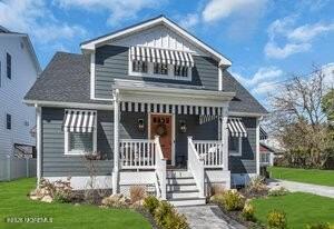 111 Sanborn Ave - Photo 4 of 47