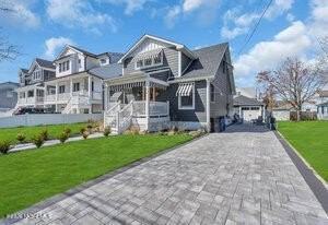 111 Sanborn Ave - Photo 7 of 47