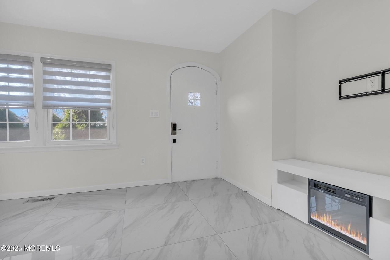 1001 Norwood Ave #7 - Photo 5 of 33