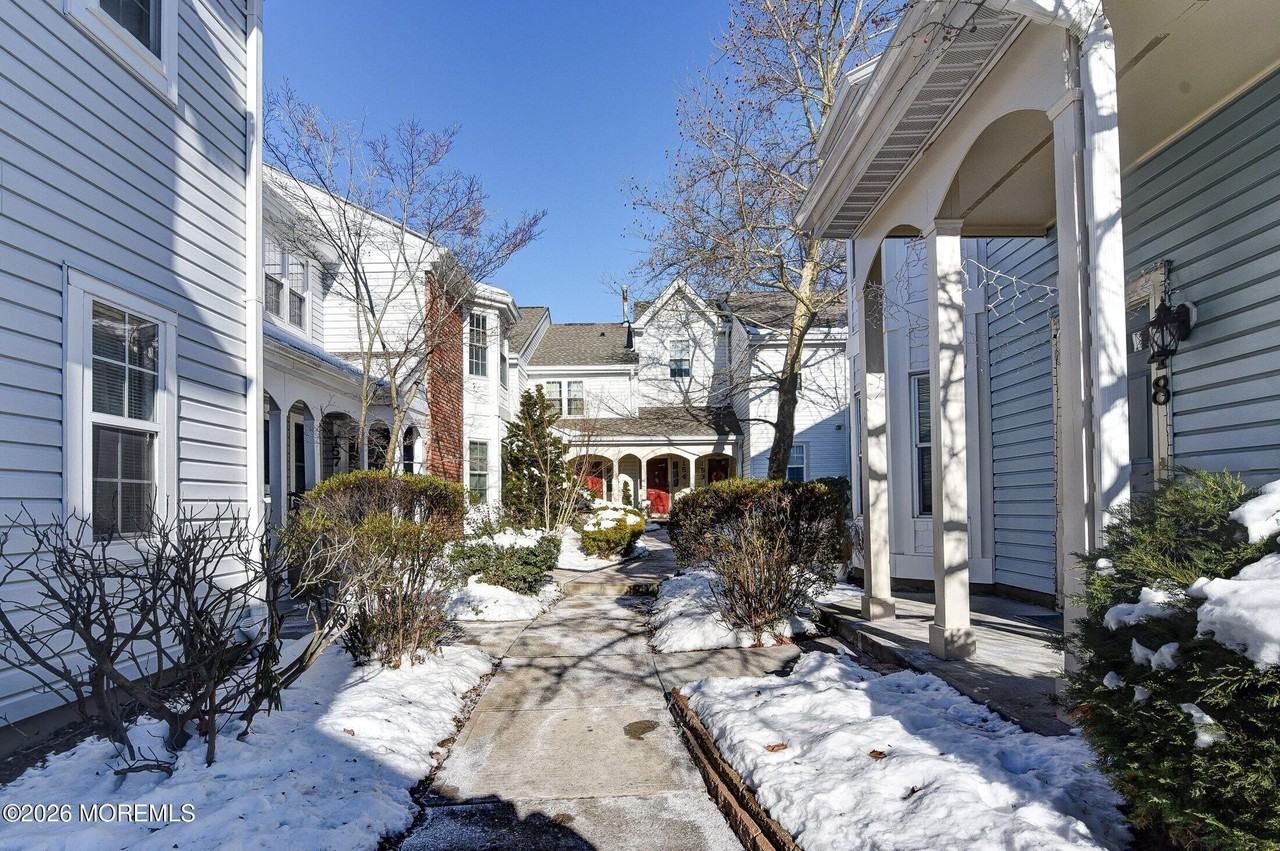 159 Tulip Ln - Photo 3 of 32