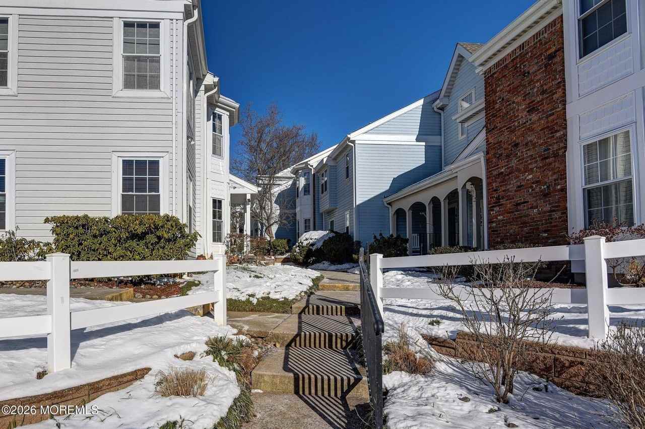 159 Tulip Ln - Photo 4 of 32