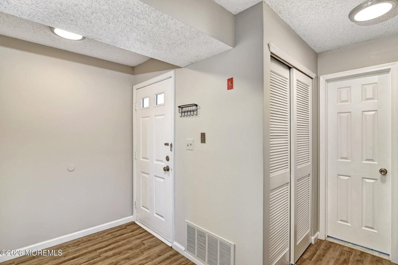 159 Tulip Ln - Photo 6 of 32