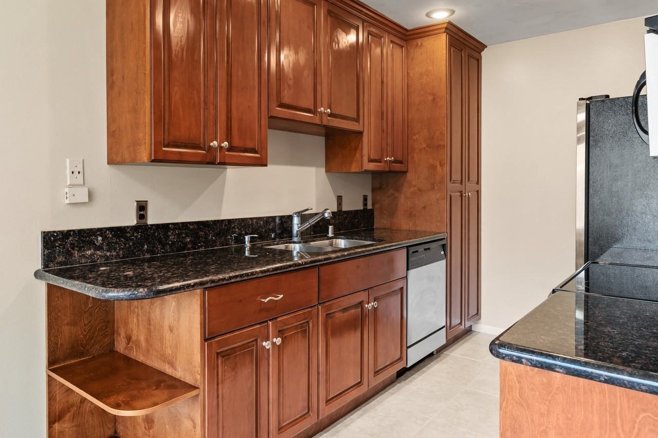 8561 Villa La Jolla Dr