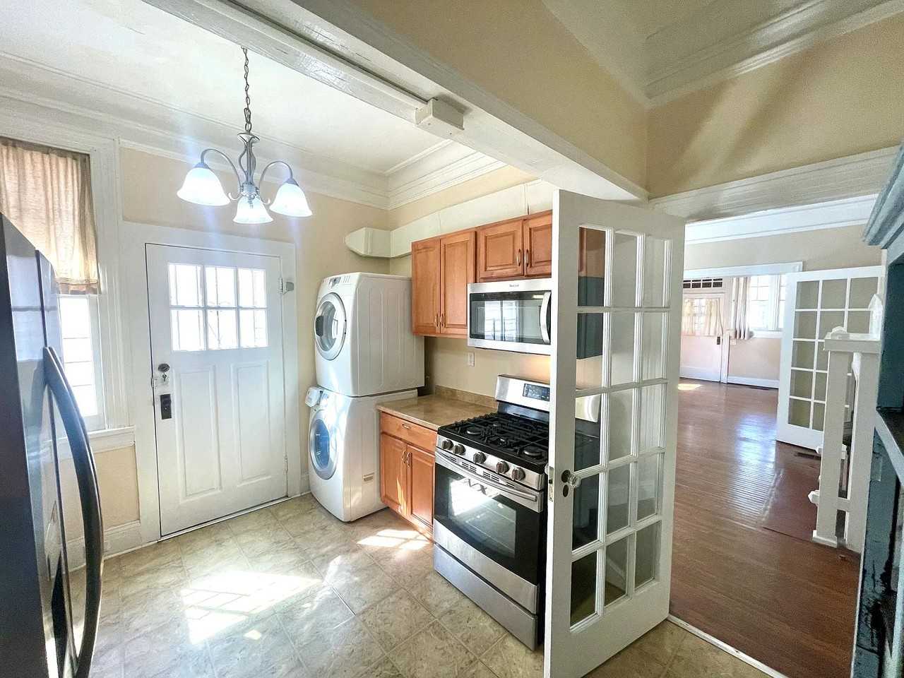 1025 Valence St - Photo 5 of 8