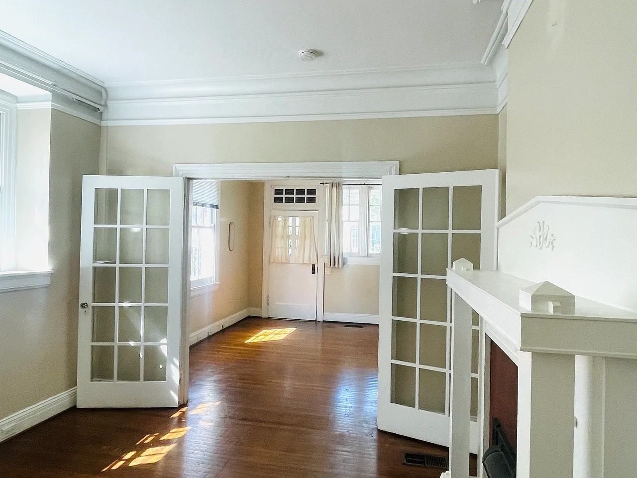 1025 Valence St - Photo 7 of 8