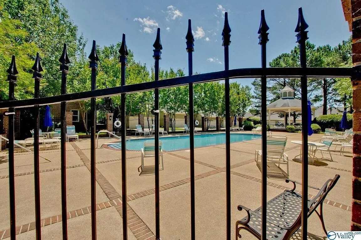 212 Inverness Dr Sw - Photo 4 of 14