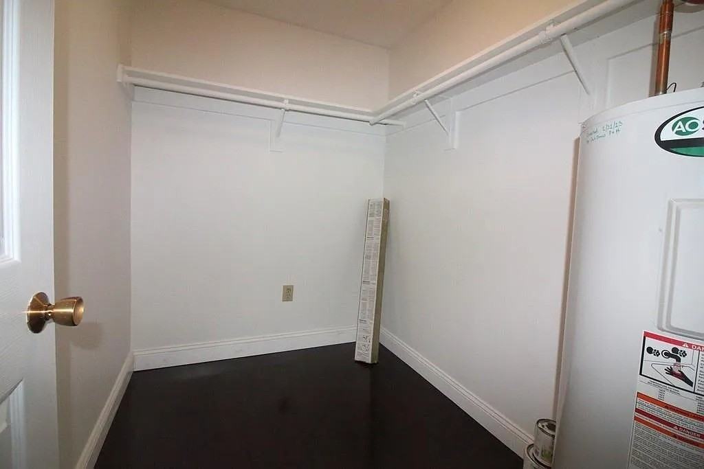 1029 Pleasant St - Photo 4 of 7