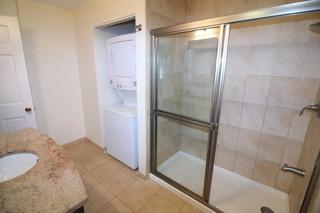 1029 Pleasant St - Photo 6 of 7