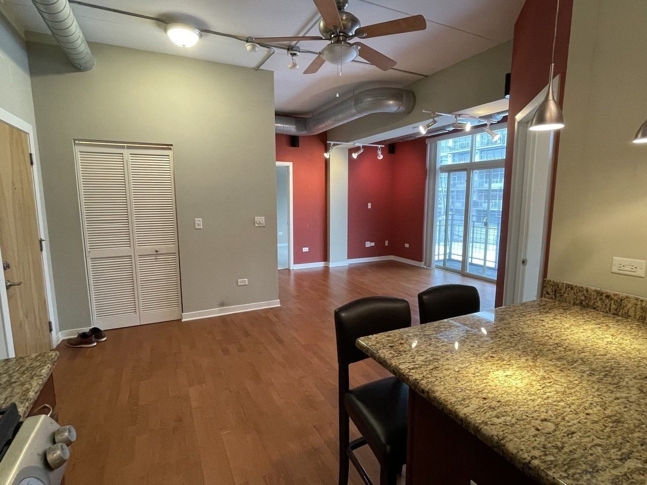 1228 W Monroe St Unit 405 #405 - Photo 6 of 12