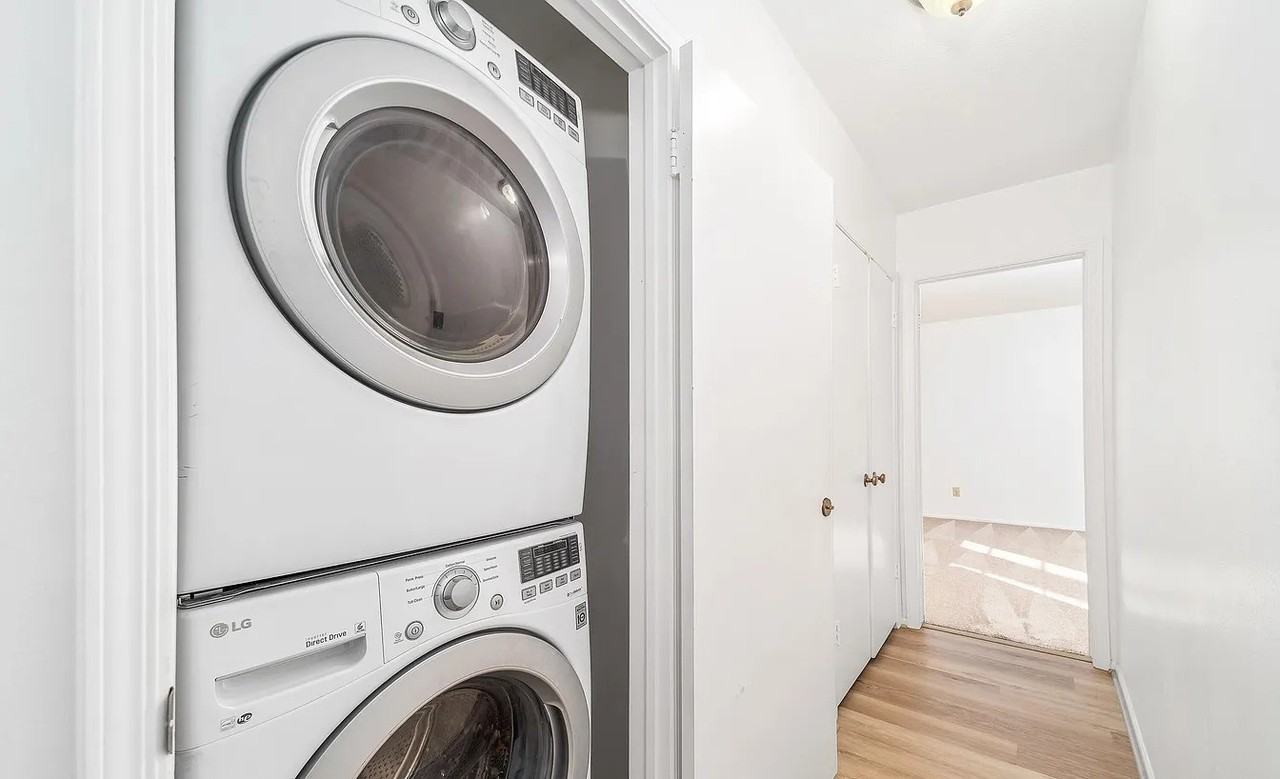 2820 E 6th St - Photo 3 of 11