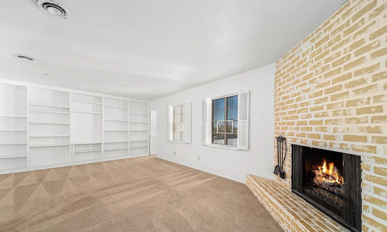 2820 E 6th St - Photo 5 of 11