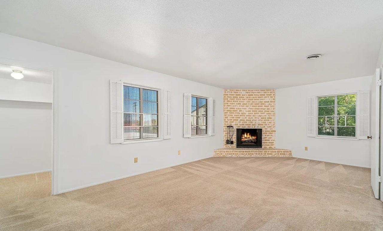 2820 E 6th St - Photo 6 of 11