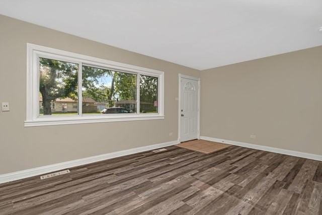 1512 Lincoln Pl - Photo 4 of 20