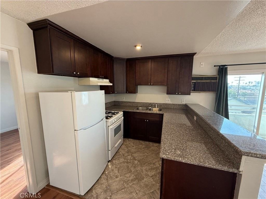 400 N Hobart Blvd #301 - Photo 6 of 22