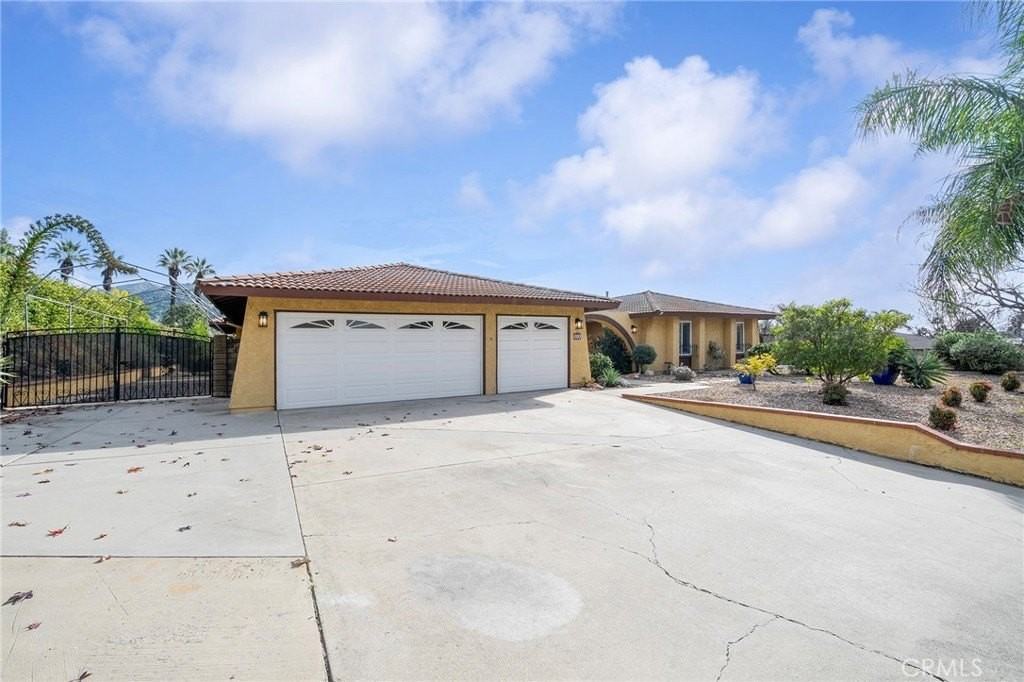 968 Englewild Dr - Photo 2 of 40