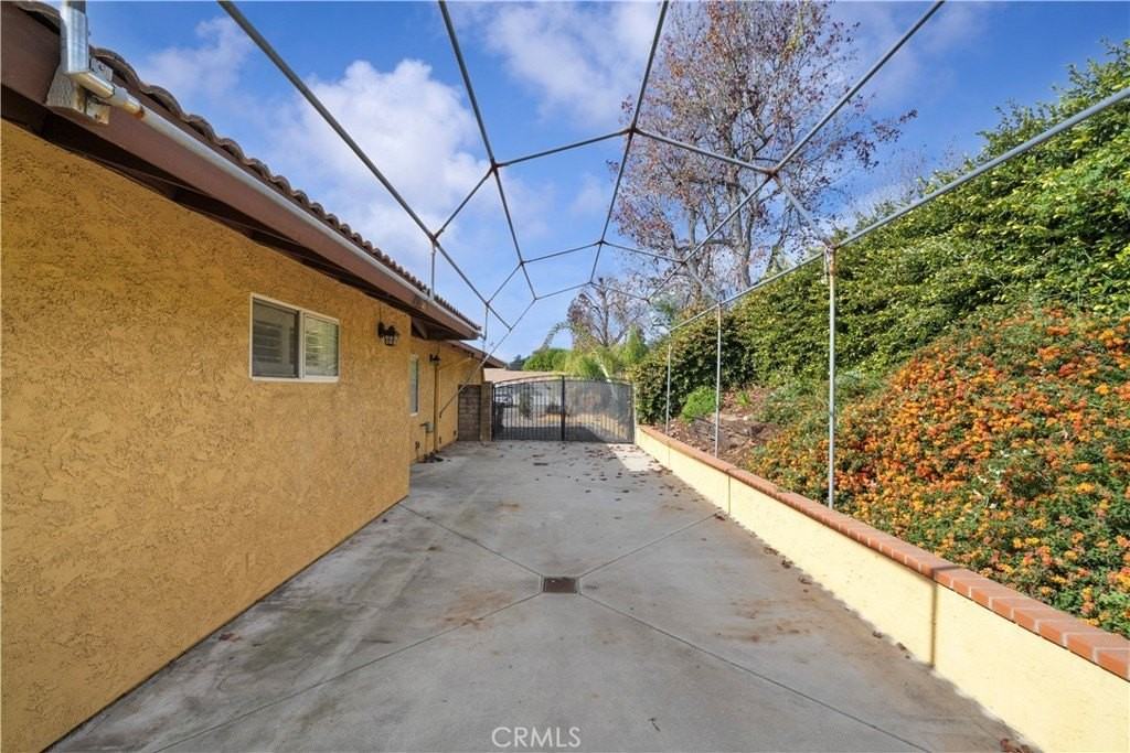 968 Englewild Dr - Photo 6 of 40