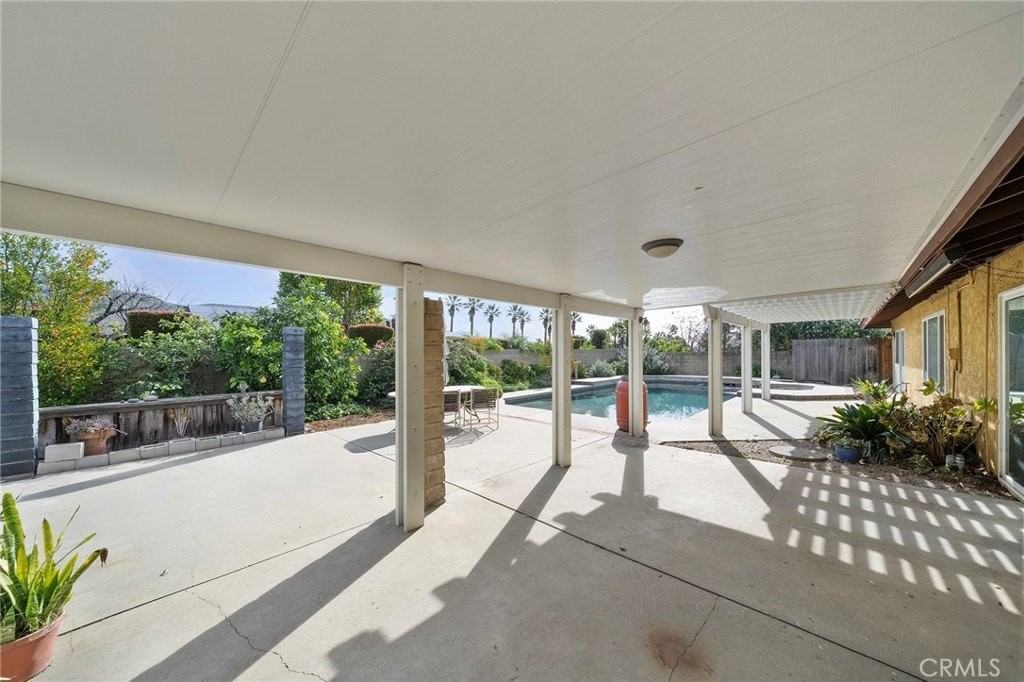 968 Englewild Dr - Photo 7 of 40