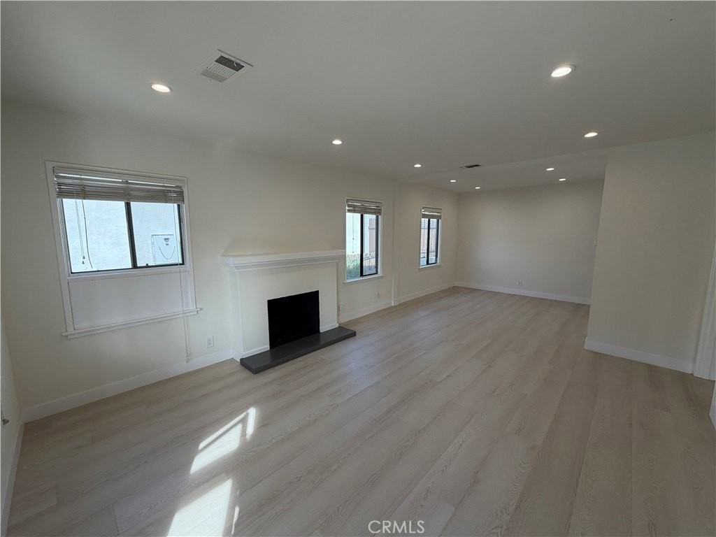 3357 Honolulu Ave - Photo 3 of 19