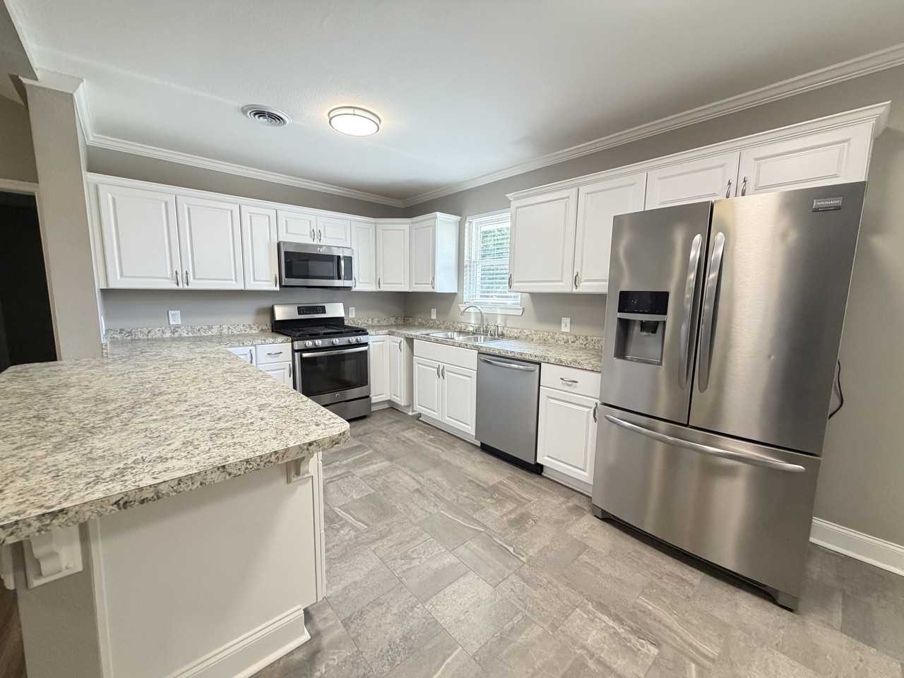 122 Joan St - Photo 3 of 18