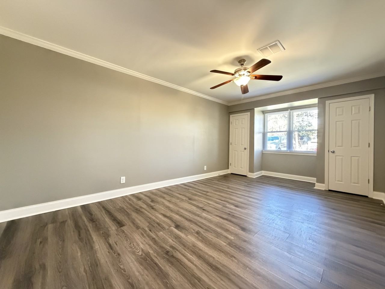 122 Joan St - Photo 5 of 18