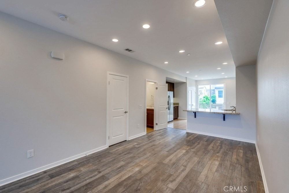 103 Waldorf - Photo 7 of 50