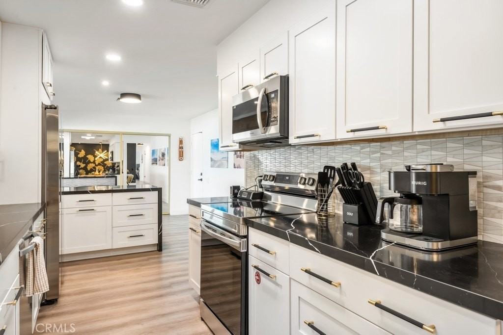 1980 E Rochelle Rd - Photo 3 of 50