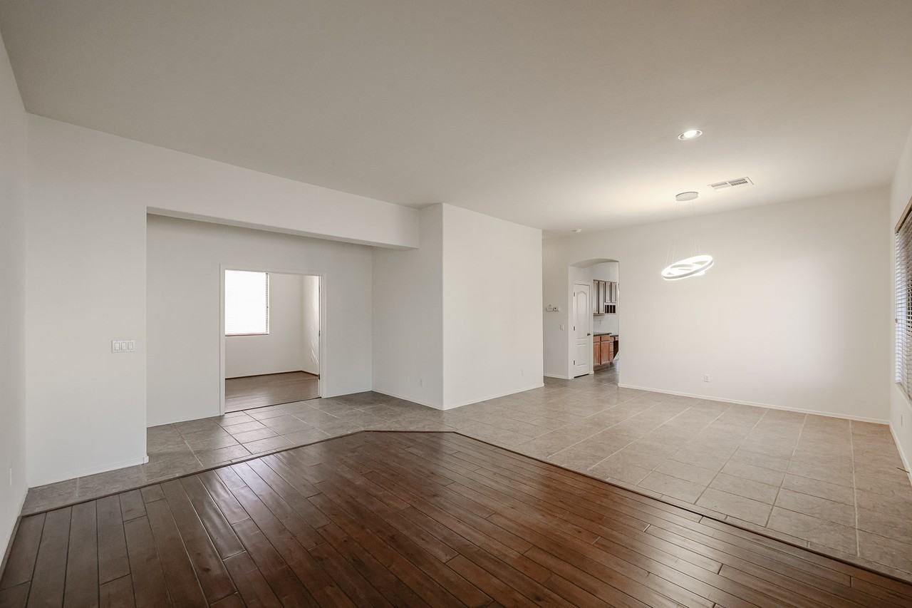 2000 W Periwinkle Way - Photo 3 of 50