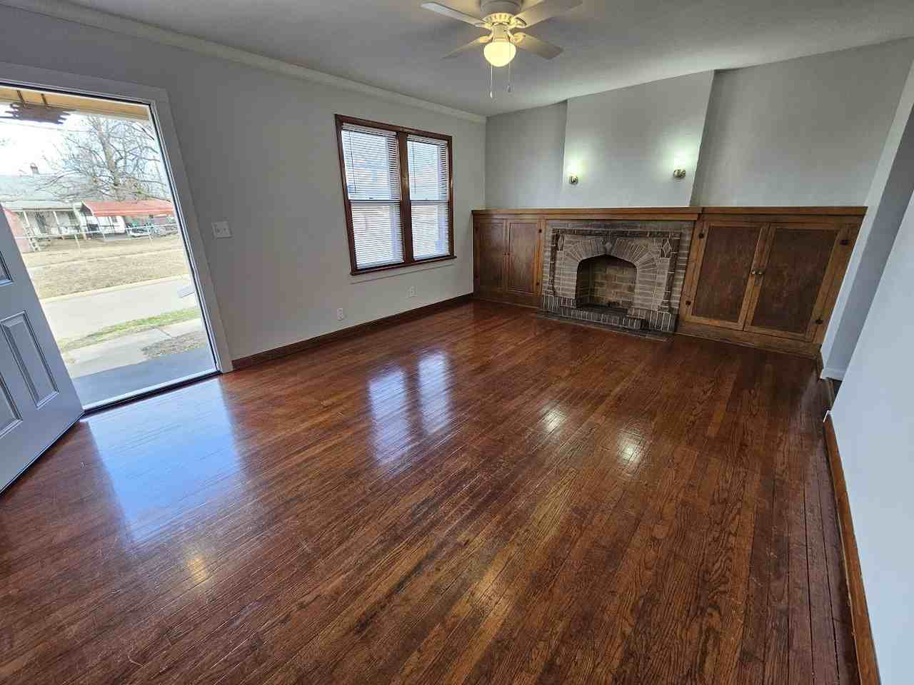 308 Se 26th St - Photo 3 of 19